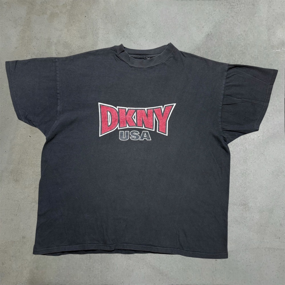 Vintage 90s DKNY T-Shirt Mens XL Black USA Logo Distressed Boxy Faded Tee